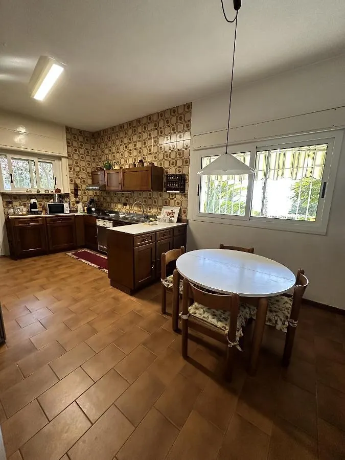Vila Le Rose Di Emma Bordighera